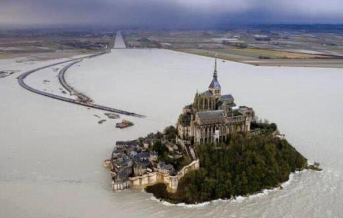 Le Mont Desclos Saint Michel * Beauvoir (Manche)